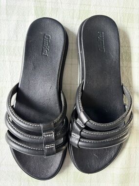 Olukai Tiare SlideBlack Sandals with Triple Strap Detail - Unbranded